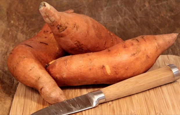 Έβαλε στον πρωκτό του γλυκοπατάτα 45 εκατοστών (VIDEO)