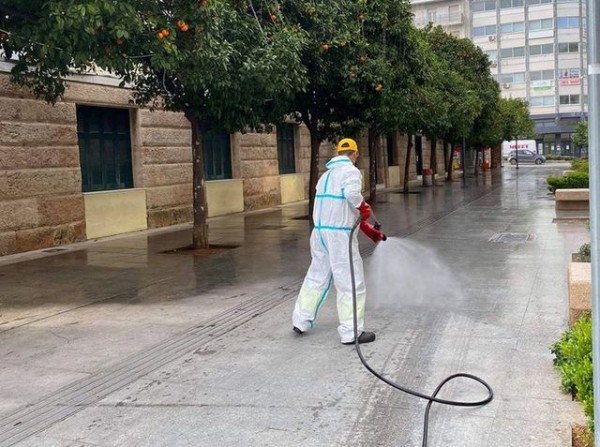 ΚΟΡΩΝΟΪΟΣ ΔΗΜΟΣ ΧΑΛΚΙΔΕΩΝ: Ξεκίνησε η απολύμανση δημόσιων χώρων
