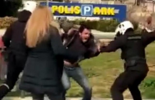 ΝΕΑ ΣΜΥΡΝΗ: Κατακραυγή και ΕΔΕ για την αστυνομική βία μετά από ελέγχους ...για τη μετακίνηση (VIDEO)