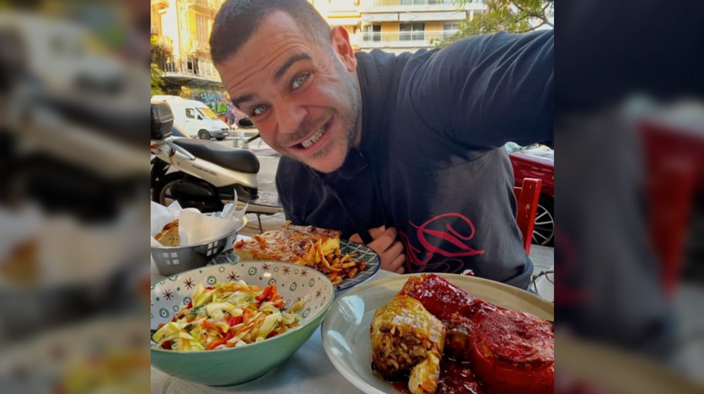 Ιδιοκτήτες ψητοπωλείου επιτέθηκαν στον Teosty που έκανε live στο Youtube (ΒΙΝΤΕΟ)