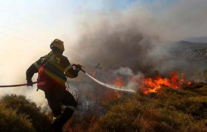 ΚΑΡΥΣΤΟΣ: Τέθηκε υπό μερικό έλεγχο η φωτιά στην περιοχή του Κάμπου