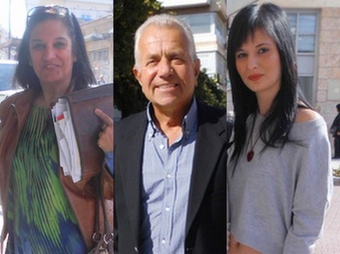 Παρέλαση ή πασαρέλα; Τι λέει ο κόσμος για τις προκλητικές εμφανίσεις κοριτσιών