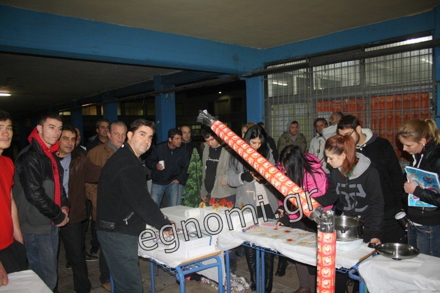 Ο Μιχάλης μοίρασε καραμέλες με τη καρμελομηχανή του!