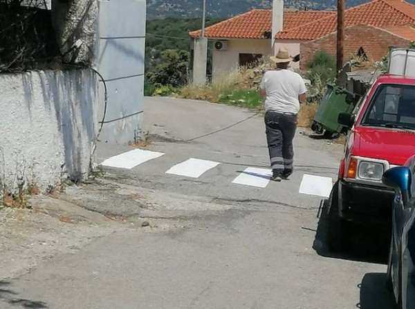 ΔΥΣΤΟΣ: Έφτιαξαν την διάβαση πεζών στο Δημοτικό Σχολείο την τελευταία ημέρα της σχολικής χρονιάς