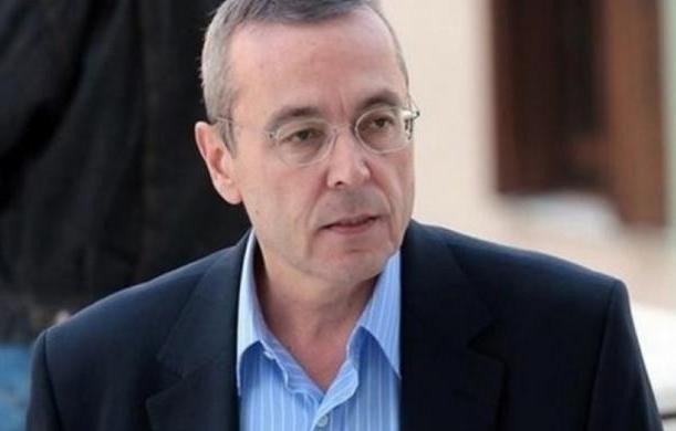 Στο σφυρί τέσσερα ακίνητα του Αιμίλιου Λιάτσου για χρέος 50.000 ευρώ