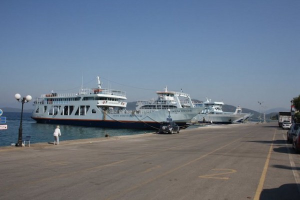 ΛΟΥΤΡΑ ΑΙΔΗΨΟΥ: Πιάστηκαν στα πράσα με όπλα και ναρκωτικά