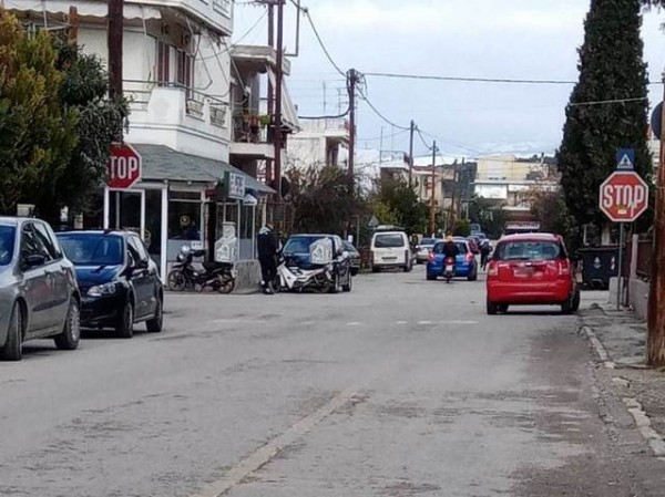 ΑΡΤΑΚΗ: Τρομερό παρκάρισμα στη στροφή κάτω από το stop