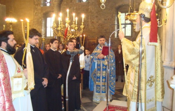 Τρεις νεαροί έγιναν Αναγνώστες