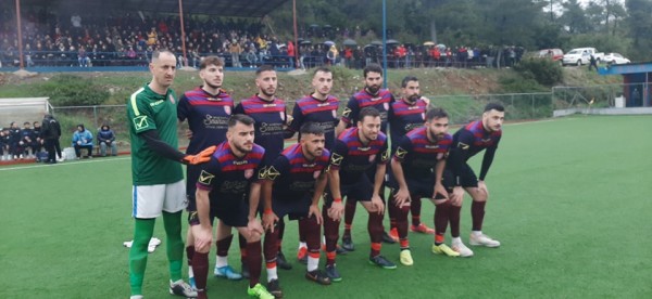 ΜΑΚΡΥΚΑΠΑ - ΑΟ ΧΑΛΚΙΣ: Ξεκίνησε το ντέρμπι -Τύμπανα και πυρσοί από τους φιλάθλους των γηπεδούχων (video)