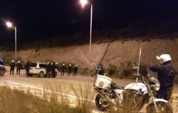 Οπαδοί της Λάρισας πέταξαν πέτρες και τραυμάτισαν δύο αστυνομικούς στη Λαμία