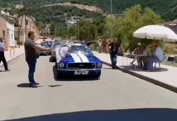 ΒΟΡΕΙΑ ΕΥΒΟΙΑ: Παρέλαση κλασικών αυτοκινήτων