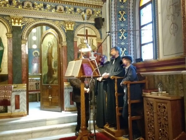 ΠΡΩΤΟΦΑΝΕΣ: Ψάλτες τσακώθηκαν την ώρα της Θείας Λειτουργίας