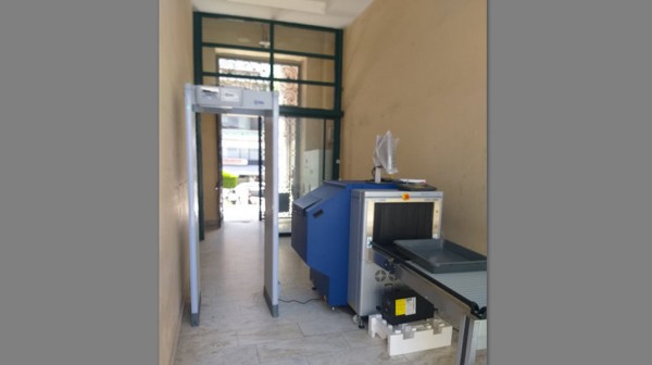 ΔΙΚΑΣΤΗΡΙΑ ΧΑΛΚΙΔΑΣ: Τέθηκε σε λειτουργία η μαγνητική πύλη ανίχνευσης αντικειμένων