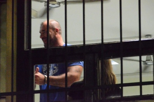 Ο Μίχος δεν την παλεύει στο κελί του