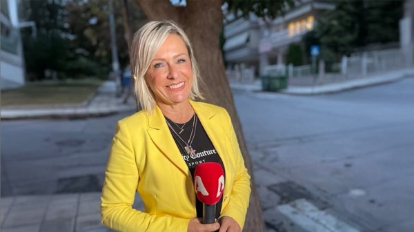 Η δημοσιογράφος Σούζυ Καζαντζίδου άφησε πίσω της σύζυγο, κόρη και εγγονάκι (VIDEO)