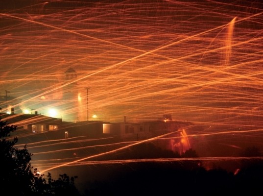 Φαντασμαγορικός και με λιγότερες ρουκέτες ο ...πόλεμος στη Χίο (video)