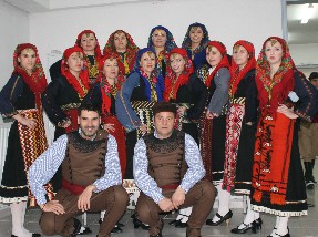 Αποκριάτικη εκδήλωση με χορούς, σουβλάκια και άφθονο κρασί στους Καθενούς