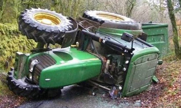 ΜΑΝΤΟΥΔΙ: Σκοτώθηκε αγρότης μετά από ανατροπή τρακτέρ