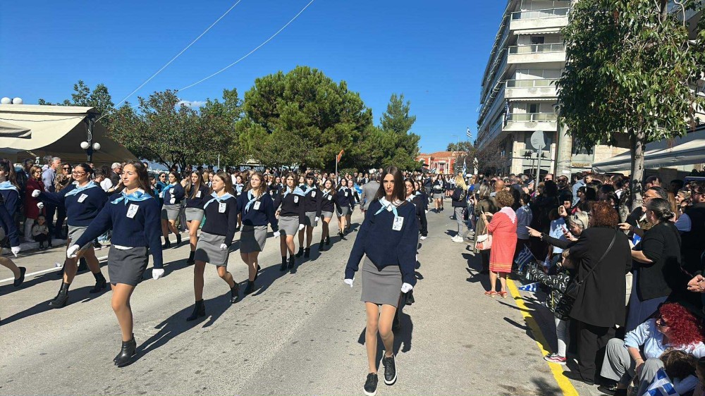 1ο ΛΥΚΕΙΟ ΧΑΛΚΙΔΑΣ: Ξεχώρισε στην παρέλαση της 28ης Οκτωβρίου (ΦΩΤΟ)