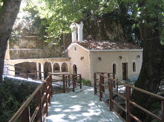 Θεία λειτουργία στην Αγία Κυριακή στα Καμπιά