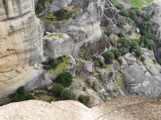 35χρονος βρέθηκε νεκρός σε χαράδρα στα Μετέωρα
