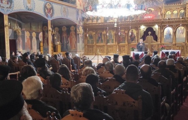 Διορίστηκαν οι νέοι Επίτροποι στους ιερούς ναούς της Μητρόπολης Χαλκίδας για την επόμενη διετία