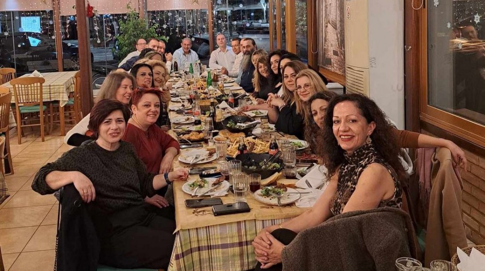 ΑΠΟΦΟΙΤΟΙ 5ου ΓΥΜΝΑΣΙΟΥ ΧΑΛΚΙΔΑΣ: Μαζεύτηκαν μετά από 36 χρόνια και θυμήθηκαν τα σχολικά τους χρόνια