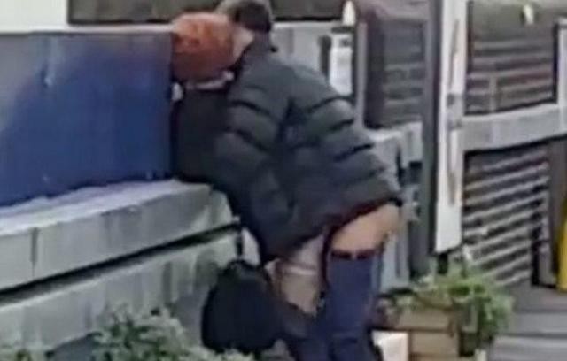 Zευγάρι κάνει σεξ σε σταθμό τρένου (VIDEO)