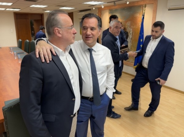 ΓΕΩΡΓΙΑΔΗΣ-ΖΕΜΠΙΛΗΣ- ΣΠΑΝΟΣ: Μόνο ο υπουργός φορούσε γραβάτα