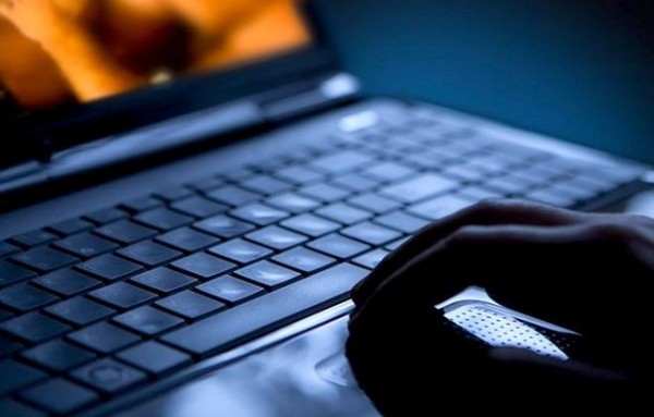 Ανέβαζε σκίτσα με πορνογραφικό υλικό στο ίντερνετ 48χρονος