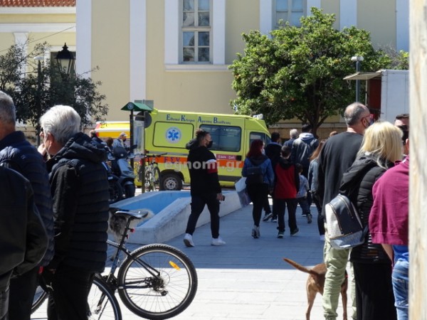 ΟΔΟΣ ΑΒΑΝΤΩΝ ΧΑΛΚΙΔΑ: Διασώστης έσωσε 50χρονο με επιληψία