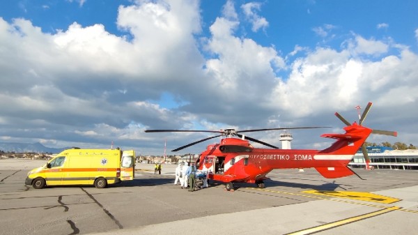28χρονος πήγε να βάλει βενζίνη και πήραν φωτιά τα ρούχα της 2χρονης κόρης του