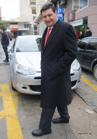 Ακμαίος και καλοντυμένος ο Γιώργος Παπαγεωργίου