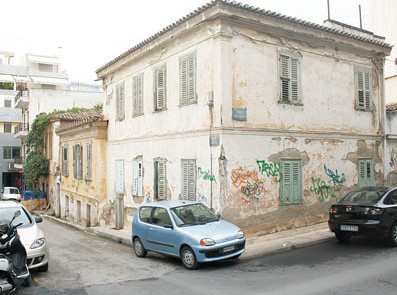 Γκρέμισαν το ερείπιο