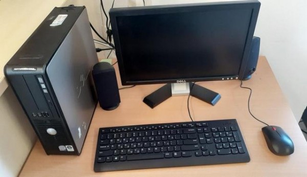 Δωρεά ηλεκτρονικών υπολογιστών στη Δημοτική Βιβλιοθήκη Καθενών