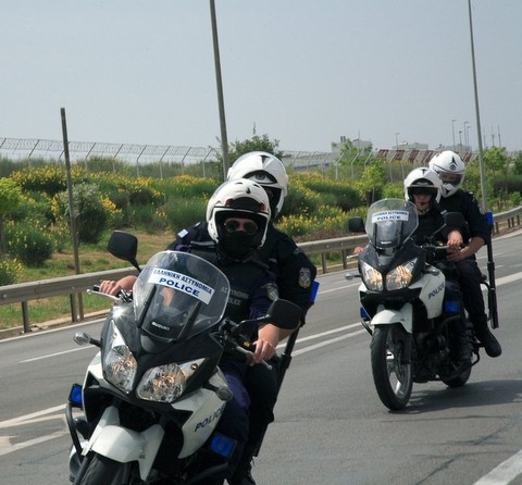 Εριξε κουτουλιά σε αστυνομικό επειδή τον σταμάτησε για έλεγχο