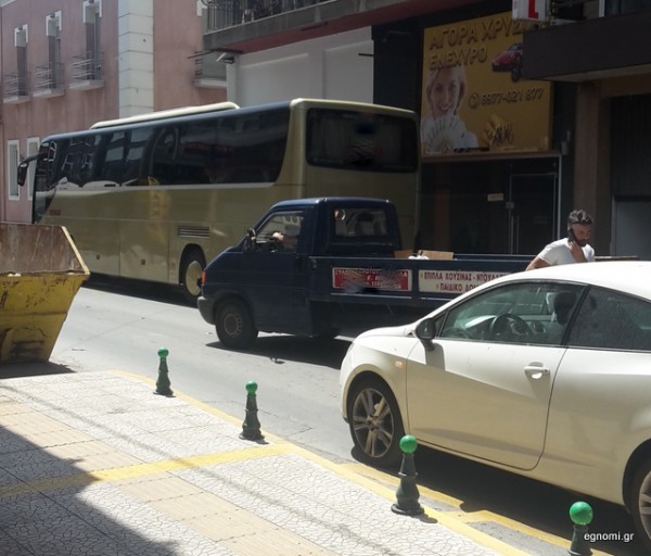 ΧΑΛΚΙΔΑ: Πούλμαν στην Αγγελή Γοβιού προκάλεσε κυκλοφοριακό κομφούζιο για μισή ώρα