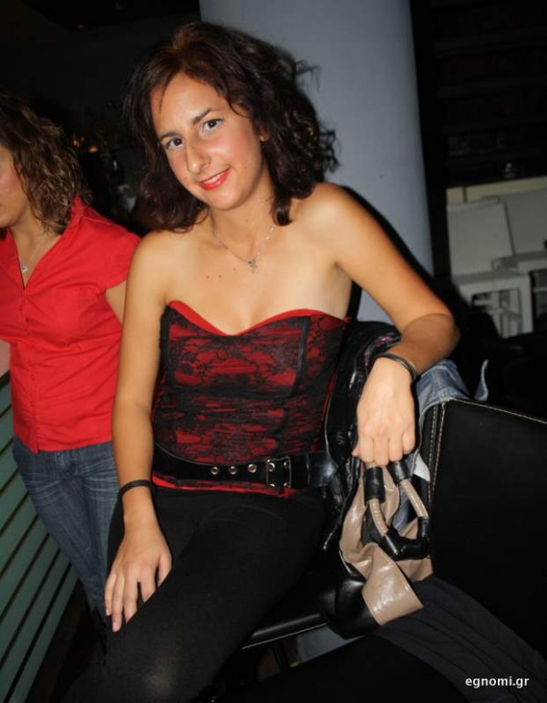 Κάνει πειράματα πάνω της