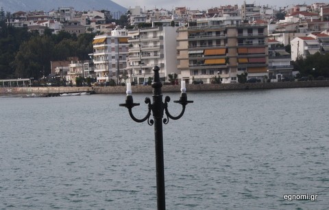 Έμειναν ...καραφλές οι λάμπες στο κρηπίδωμα