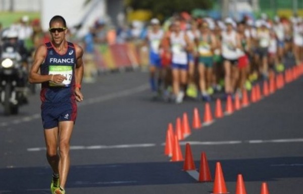Τα έκανε πάνω του την ώρα του αγώνα και συνέχισε να τρέχει