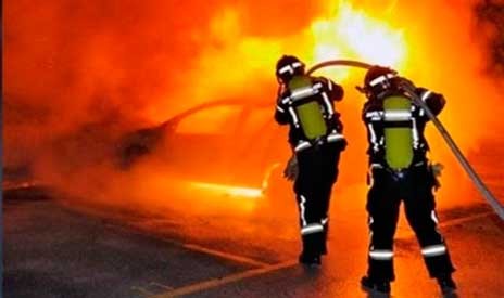 ΧΑΛΚΙΔΑ: Λαμπάδιασε αυτοκίνητο έξω από τον «Βασιλόπουλο»