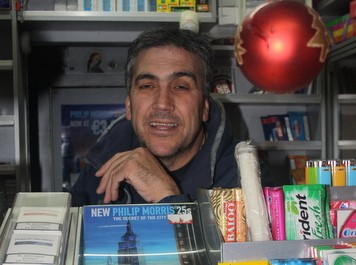 Κατάντησαν χωματερή τον πεζόδρομο!