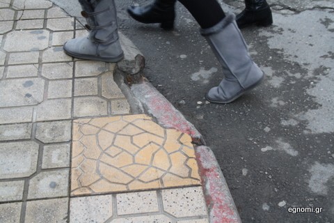 Παγίδες στα πεζοδρόμια