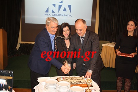 Η Άννα Μισέλ Ασημακοπούλου στη ...γαλάζια πίτα της Εύβοιας