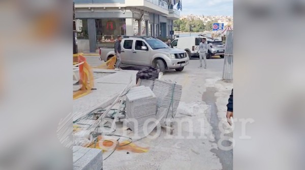 Το ...τερμάτισε: Μπήκε ανάποδα στην Αγγελή Γοβιού και βγήκε Βενιζέλου! (video)