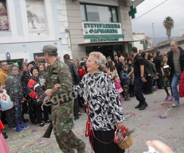 ΚΑΡΝΑΒΑΛΙ ΑΜΑΡΥΝΘΟΥ: 80χρονη έφηβη η Γεωργία