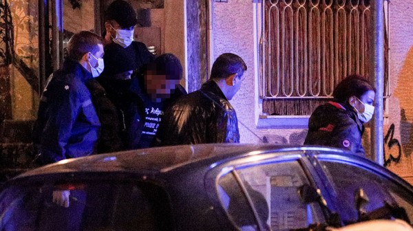 ΕΓΚΛΗΜΑ ΣΤΟΥΣ ΑΜΠΕΛΟΚΗΠΟΥΣ: Σκότωσε τη γυναίκα του και έβαλε τη σορό στο πατάρι του σπιτιού που ζούσαν με τα ανήλικα παιδιά τους