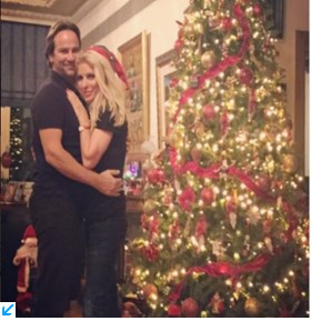 Η Μενεγάκη άνοιξε το στολισμένο σπίτι της