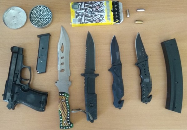 Έπιασαν 44χρονο με ολόκληρο οπλοστάσιο στη Λιβαδειά (φωτό)