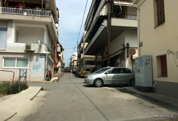ΧΑΛΚΙΔΑ: Πάρκαρε στη μέση του δρόμου!